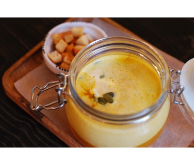 Тыквенный крем-суп с креветками и кокосовыми сливками
